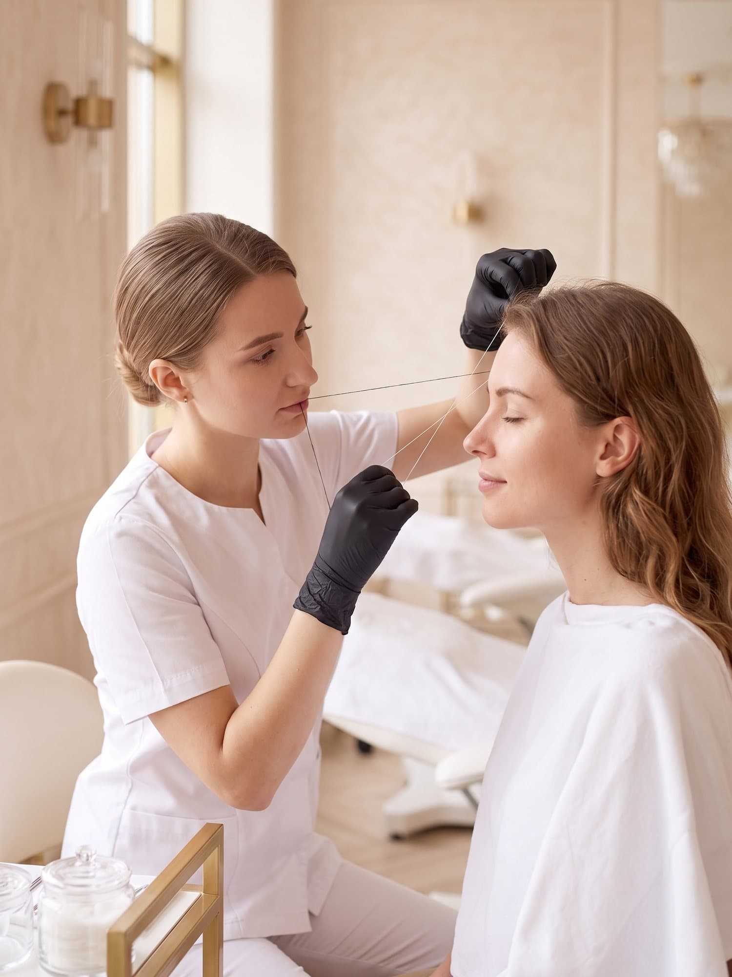 Nitkowanie (threading) — depilacja twarzy nicią — zabieg w J'adore Instytut — Przygotowanie skóry