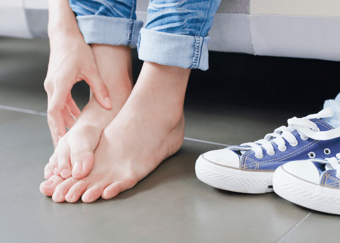 Obuwie a problemy ze stopami? Czy źle dobrane buty mogą powodować schorzenia takie jak modzele czy wrastające paznokcie?