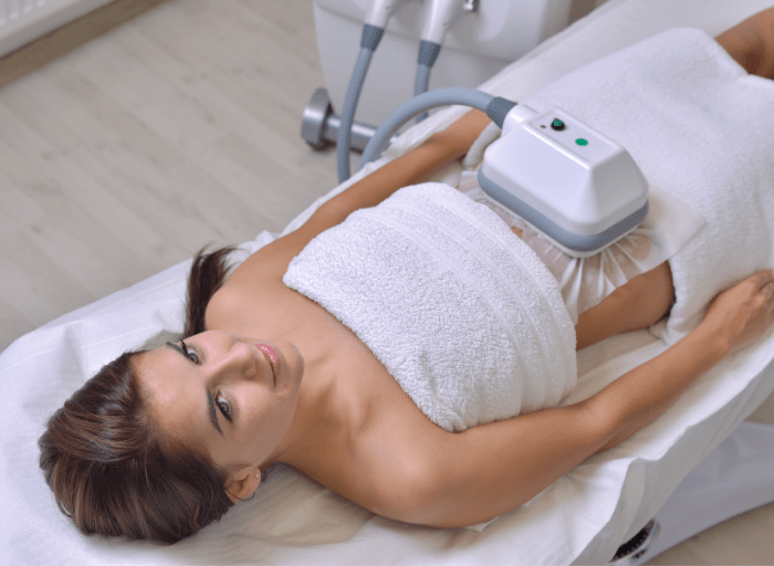 Zabiegi kriolipolizy - czyli jak zamrozić tkankę tłuszczową i pożegnać boczki, Cryolipolysis treatment