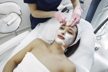 Facial cleansing in a beauty salon. What is it?