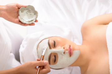Manual face cleansing in a beauty salon - why is it worth it?